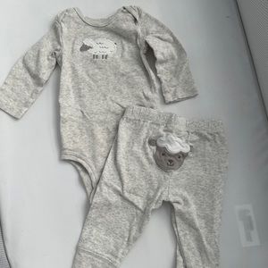 Carter’s 3-6M matching set